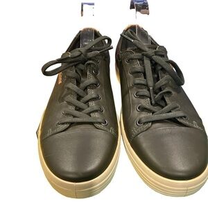 Ecco  soft VII olive green leather sneakers size 8